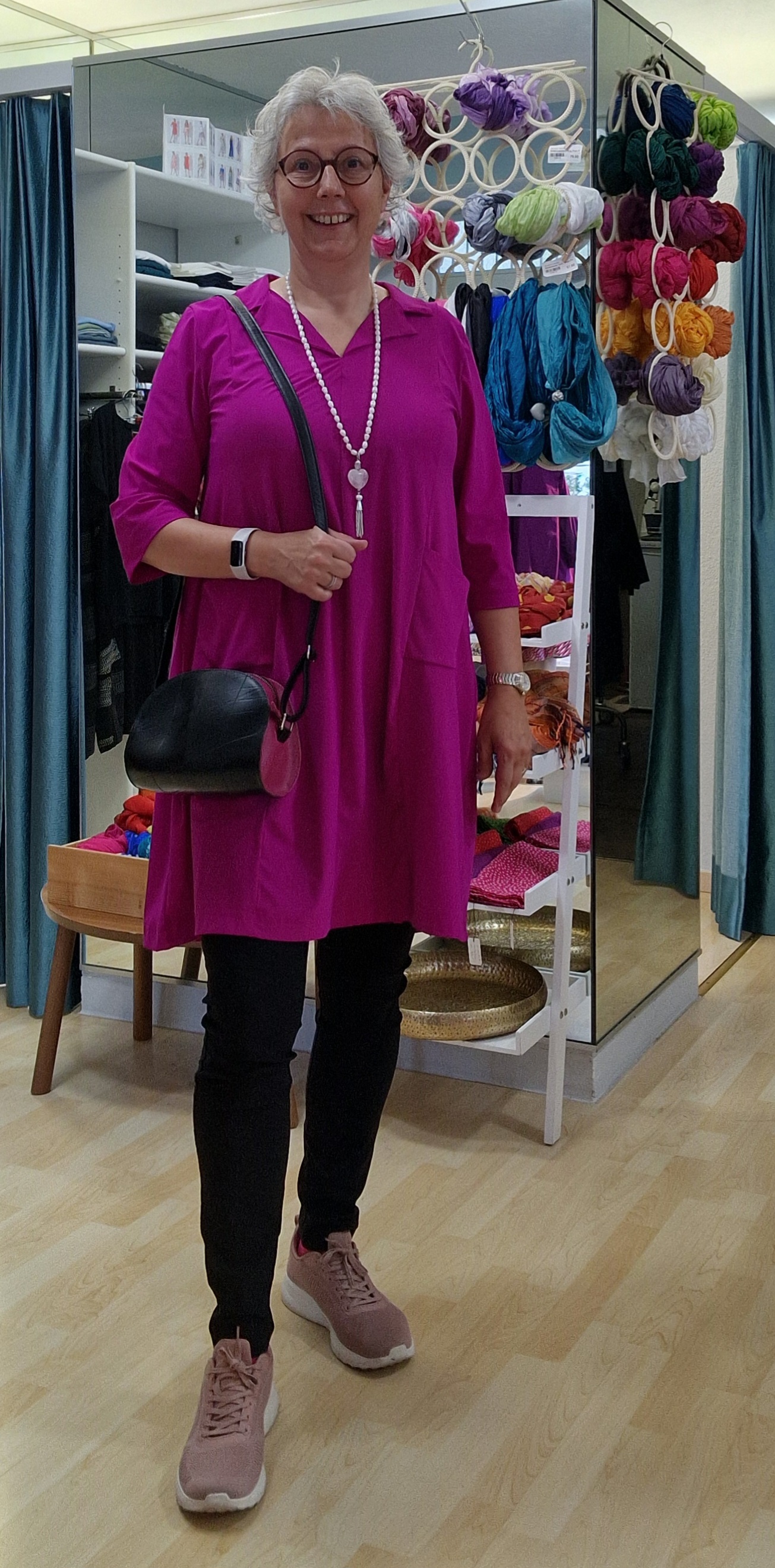 ThanMinh Kleid schwarz + magenta